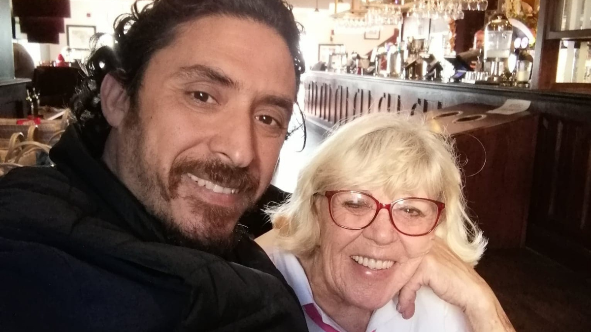 Su pareja es 46 años menor y tuvieron que dejar de tener relaciones por salud