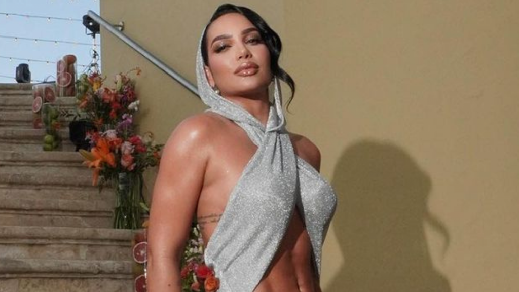 Andrea Valdiri publicó fotos semidesnuda y causó furor en redes sociales