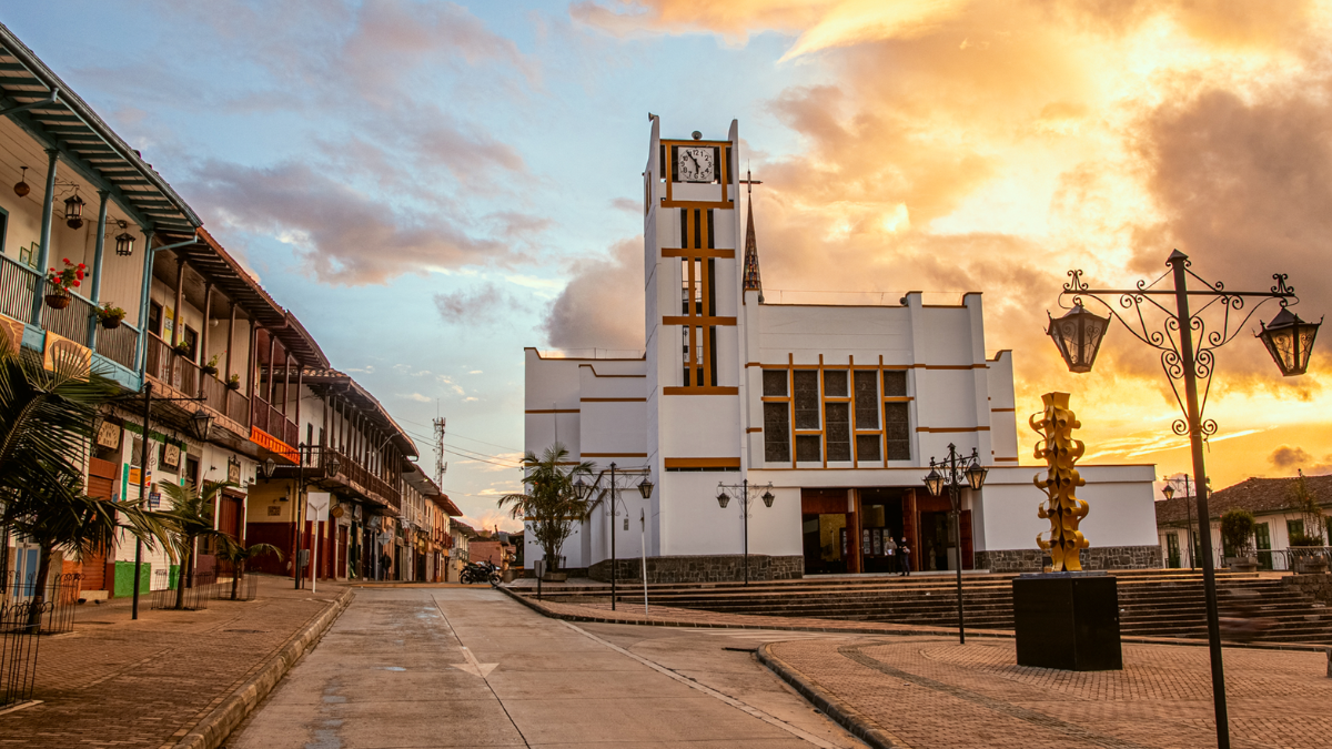 Plaza central de Sonsón. Crédito: Antioquia es mágica.