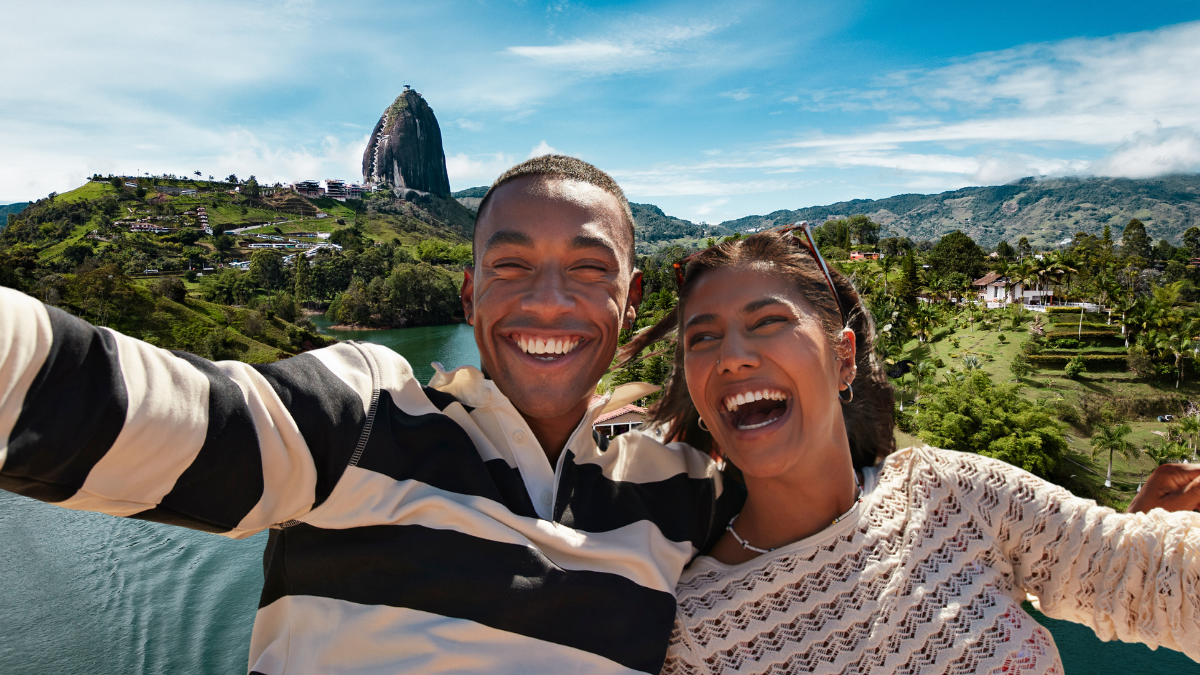 Turistas alegres en Guatapé. Crédito: Getty images.