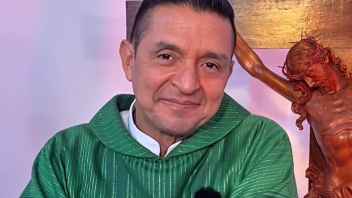 Padre Chucho en el Santuario misericordia. | Crédito: @Padrechuchocol