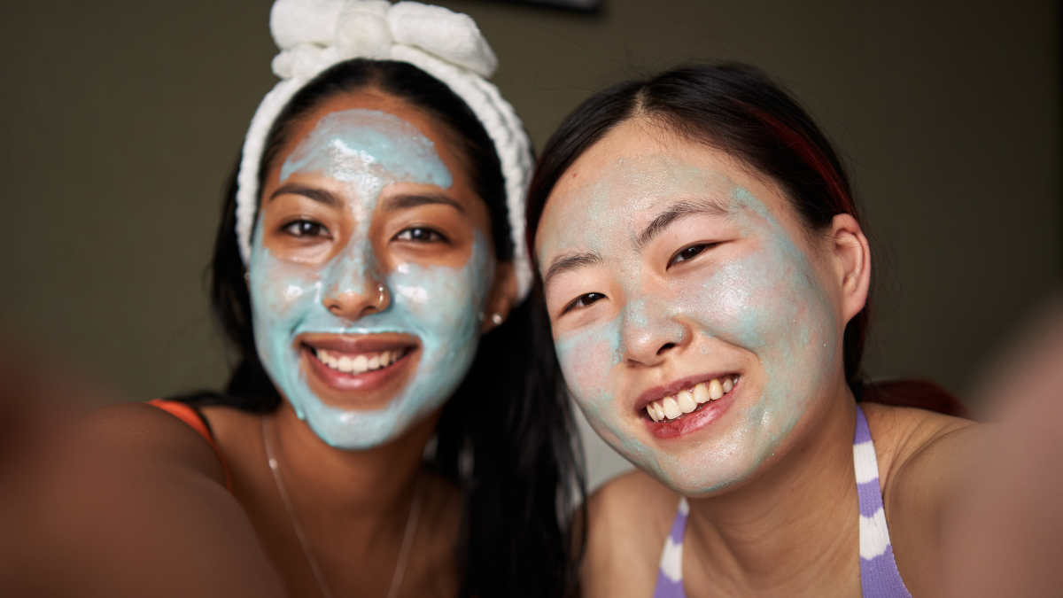 Mujeres con mascarilla. | Crédito: Getty images.