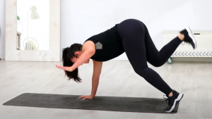 Rutina para abdomen desde casa (créditos: gymvirtual)