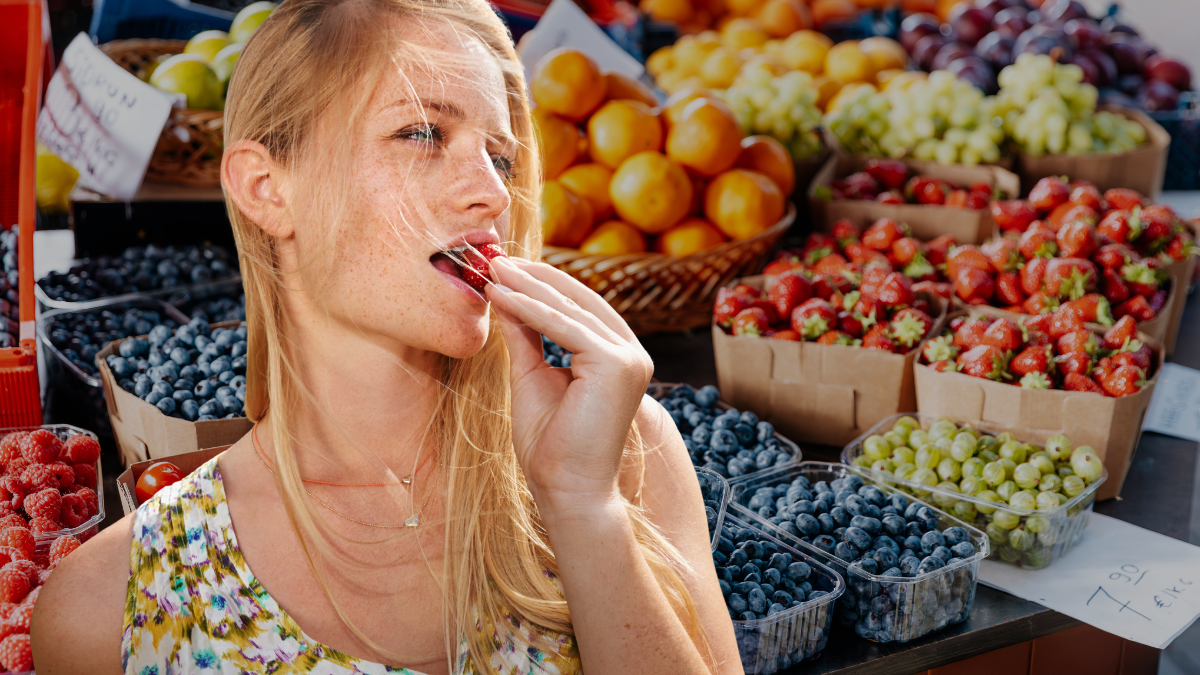 Mujer comiendo fruta. | Crédito: Getty images.