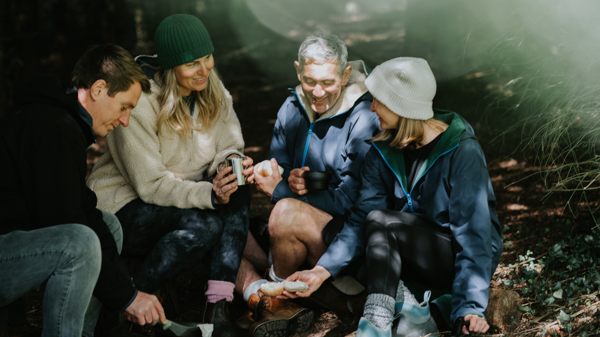 Amigos haciendo 'Paseo en olla'. | Crédito: Getty images.