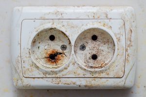 Enchufes de cocina con grasa (créditos: GettyImages)