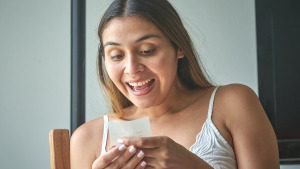 Mujer sorprendida. | Crédito: Getty images. 