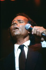 Julio Iglesias. | Crédito: Getty images.