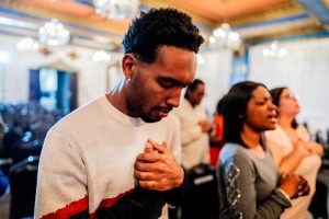 Oración. | Crédito: Getty images.