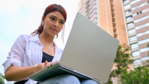 Mujer estudiando | Getty Images