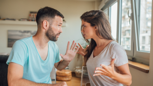 Pareja discutiendo | Getty Images